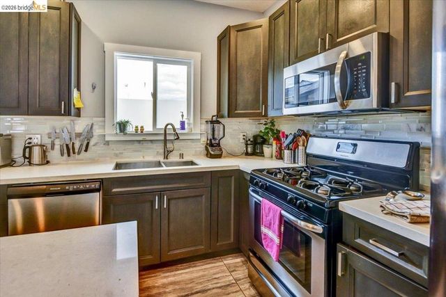 832 7th Ave, Oakland, CA 94606