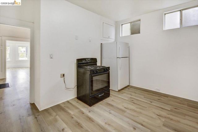 832 7th Ave, Oakland, CA 94606