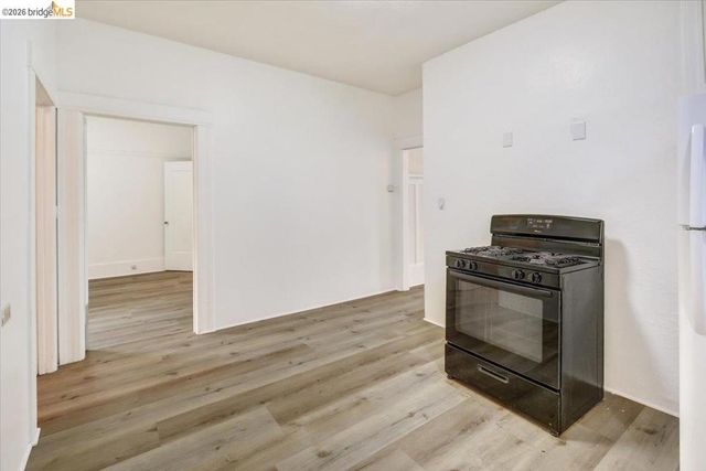 832 7th Ave, Oakland, CA 94606