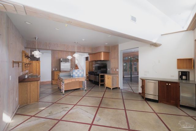 92 Highpoint Dr, Gulf Breeze, FL 32561