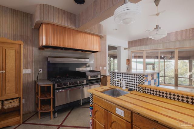 92 Highpoint Dr, Gulf Breeze, FL 32561