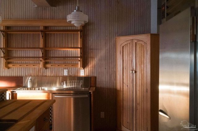 92 Highpoint Dr, Gulf Breeze, FL 32561