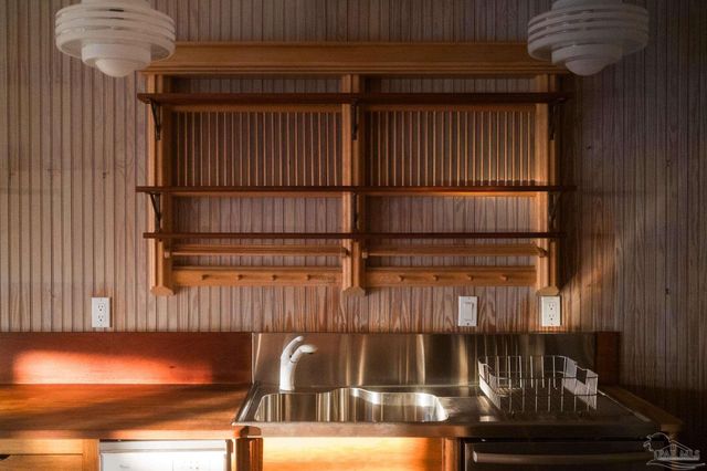 92 Highpoint Dr, Gulf Breeze, FL 32561