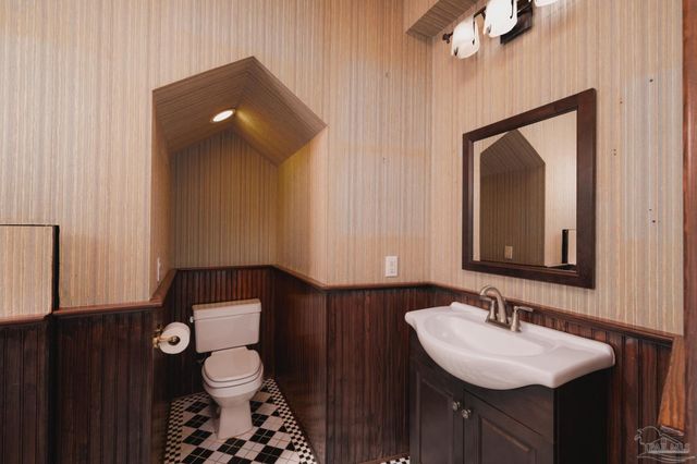 92 Highpoint Dr, Gulf Breeze, FL 32561