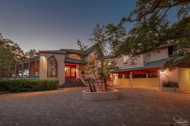 92 Highpoint Dr, Gulf Breeze, FL 32561