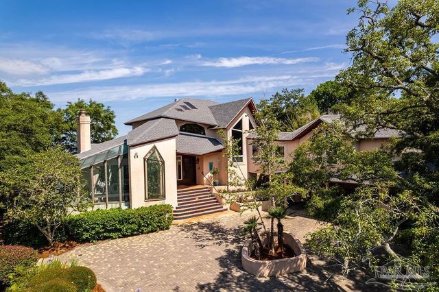 92 Highpoint Dr, Gulf Breeze, FL 32561