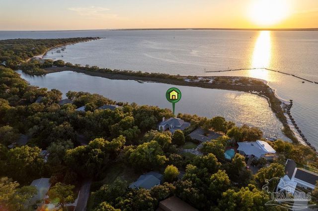 92 Highpoint Dr, Gulf Breeze, FL 32561