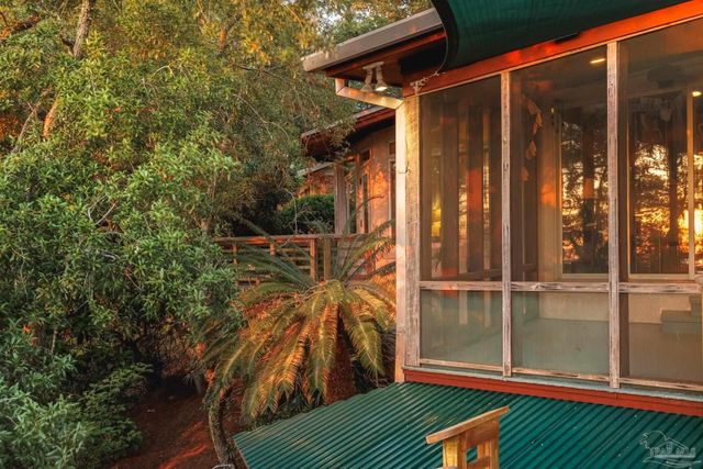 92 Highpoint Dr, Gulf Breeze, FL 32561