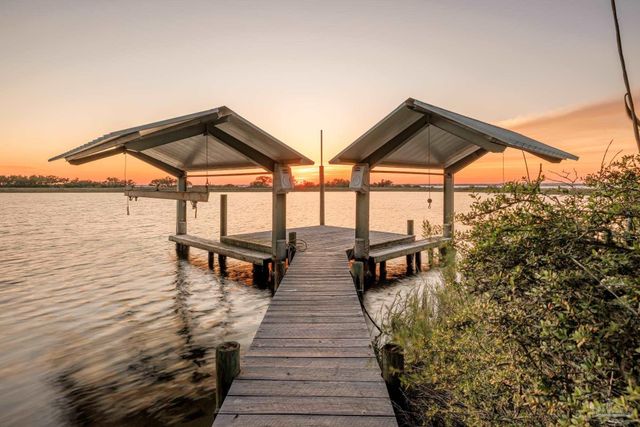 92 Highpoint Dr, Gulf Breeze, FL 32561