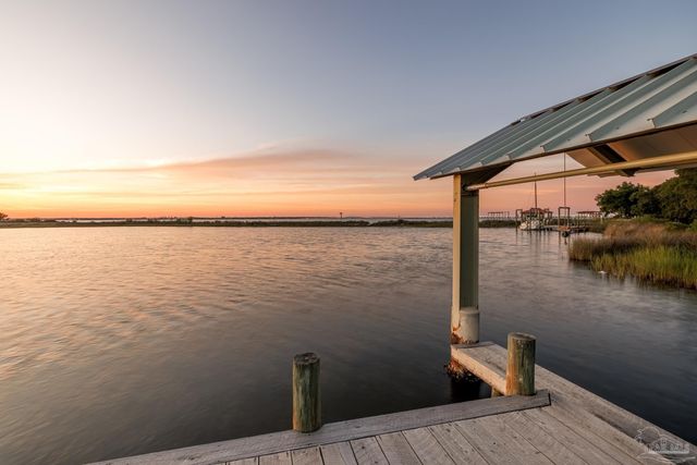 92 Highpoint Dr, Gulf Breeze, FL 32561