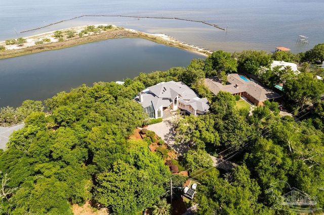 92 Highpoint Dr, Gulf Breeze, FL 32561