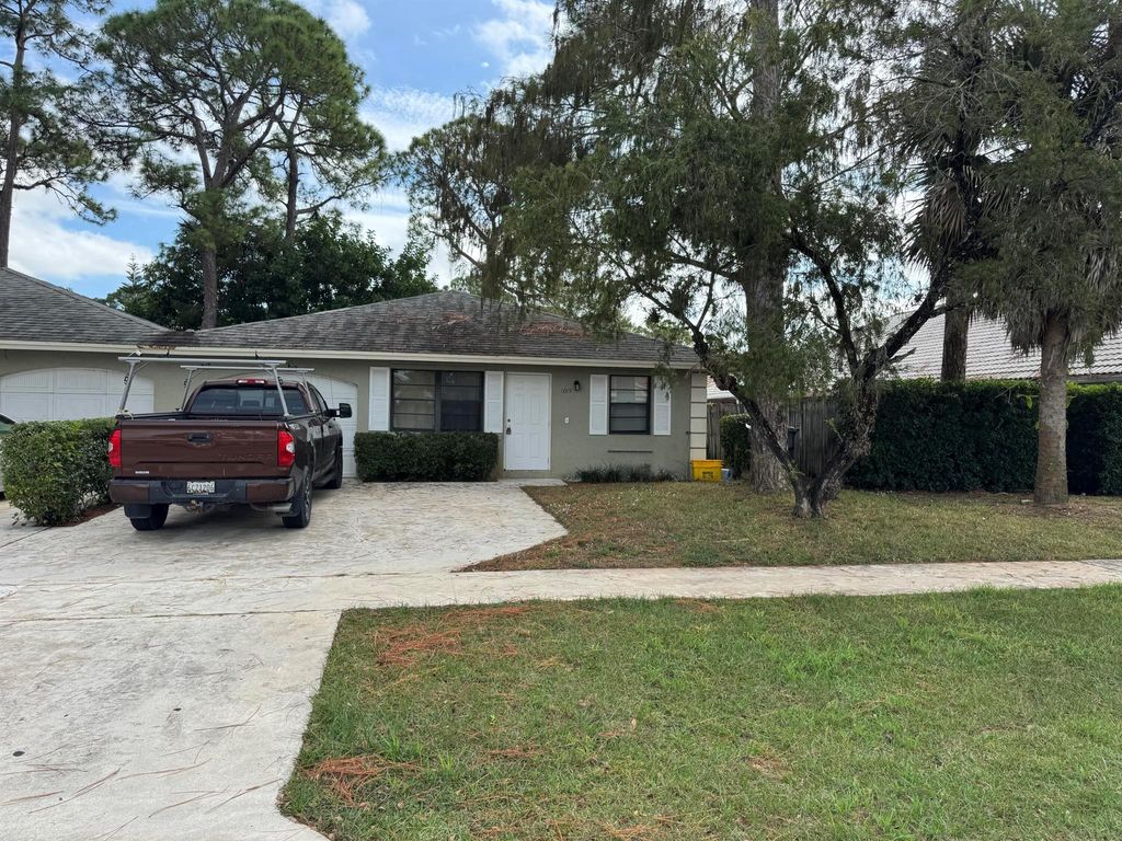 1015 Staghorn Street, Wellington, FL 33414