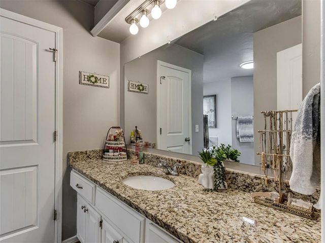 3904 Regatta Road, Yukon, OK 73099