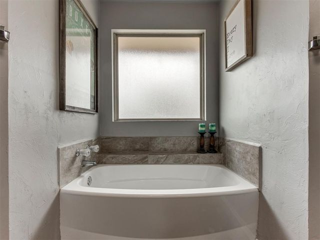 3904 Regatta Road, Yukon, OK 73099