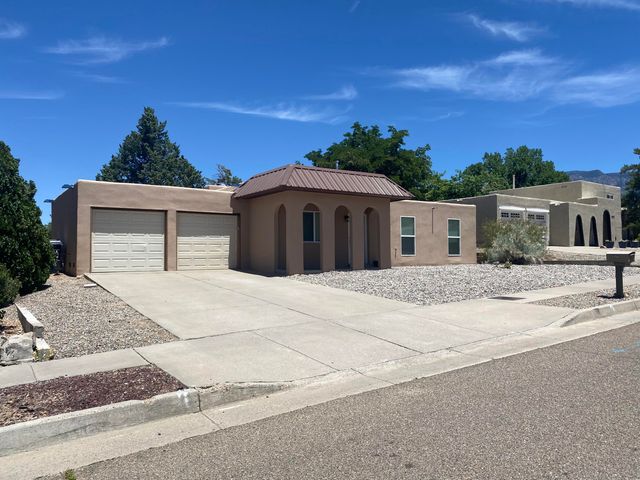 10501 Delicado Place NE, Albuquerque, NM 87111