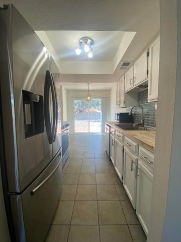 10501 Delicado Place NE, Albuquerque, NM 87111