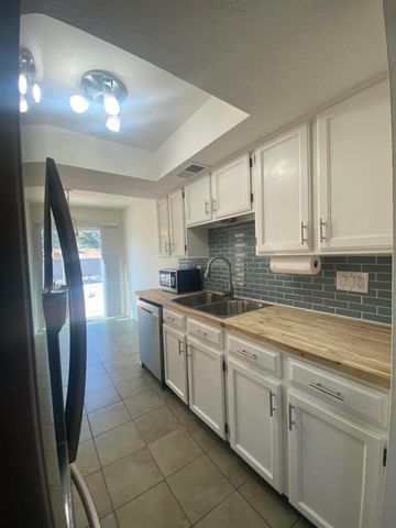 10501 Delicado Place NE, Albuquerque, NM 87111