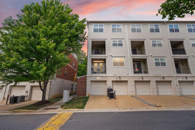12414-A LIBERTY BRIDGE RD, Fairfax, VA 22033