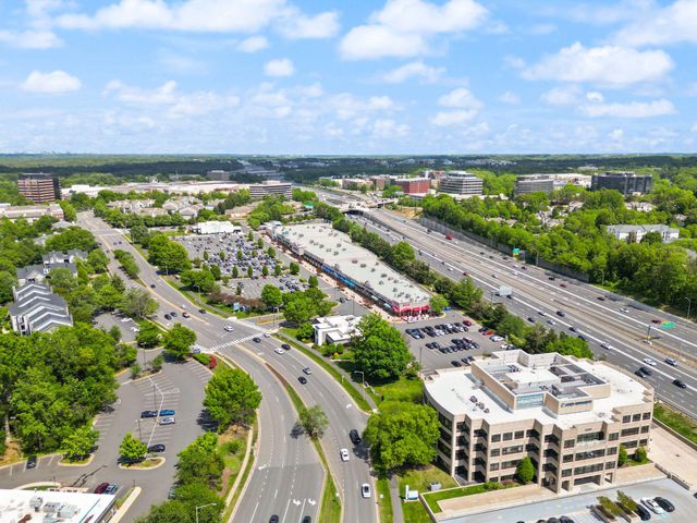 12414-A LIBERTY BRIDGE RD, Fairfax, VA 22033