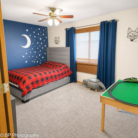 516 N Beck Road, Lindenhurst, IL 60046