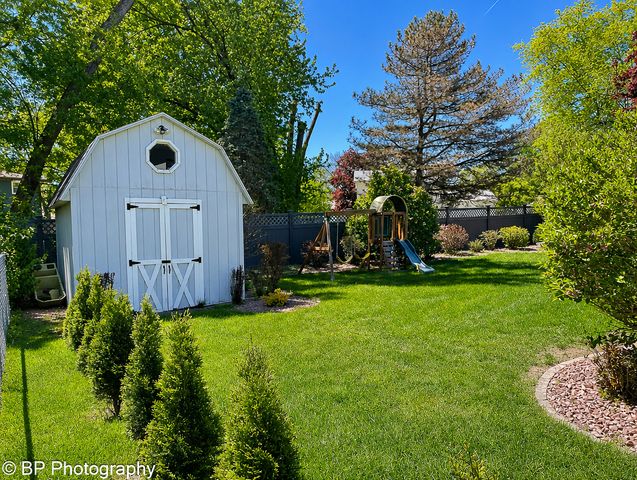 516 N Beck Road, Lindenhurst, IL 60046