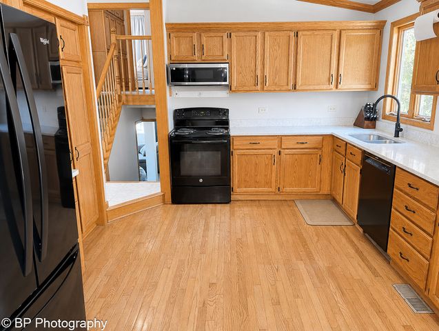 516 N Beck Road, Lindenhurst, IL 60046