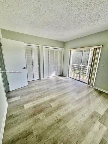 119 Salisbury E, West Palm Beach, FL 33417