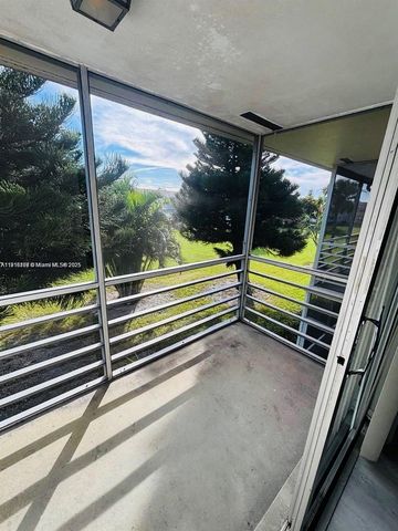 119 Salisbury E, West Palm Beach, FL 33417