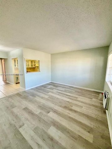 119 Salisbury E, West Palm Beach, FL 33417