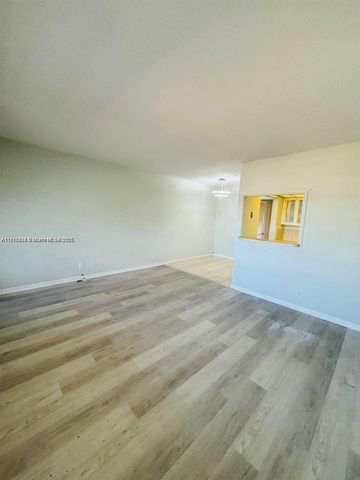 119 Salisbury E, West Palm Beach, FL 33417