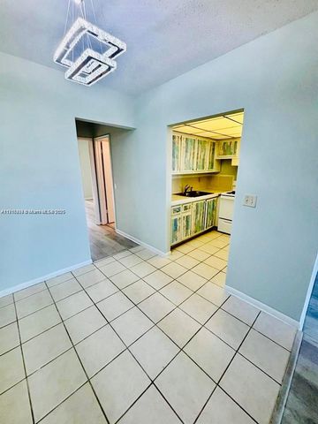 119 Salisbury E, West Palm Beach, FL 33417