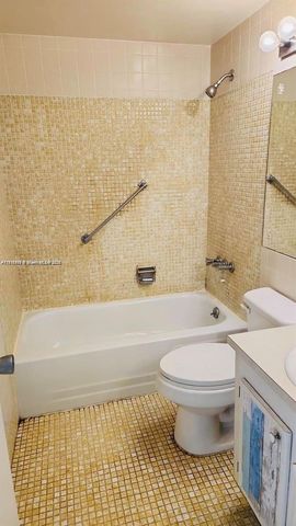 119 Salisbury E, West Palm Beach, FL 33417