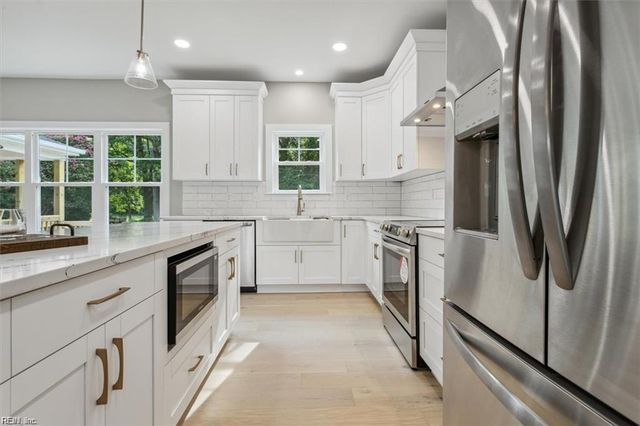 16 Madison LN S, Newport News, VA 23606