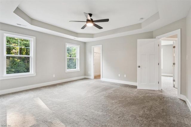 16 Madison LN S, Newport News, VA 23606