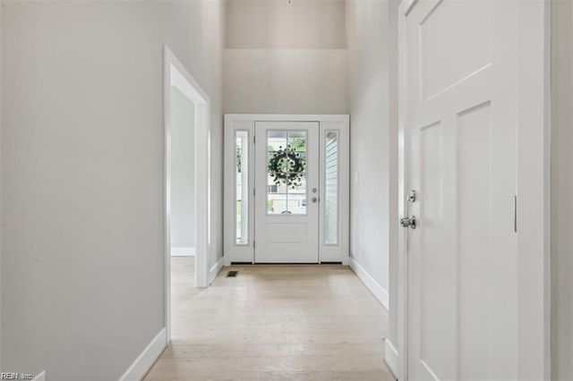 16 Madison LN S, Newport News, VA 23606