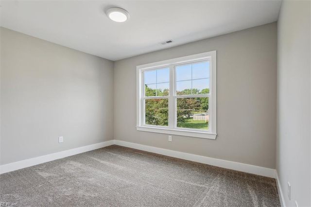 16 Madison LN S, Newport News, VA 23606
