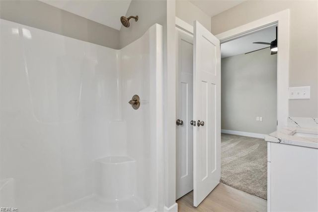 16 Madison LN S, Newport News, VA 23606