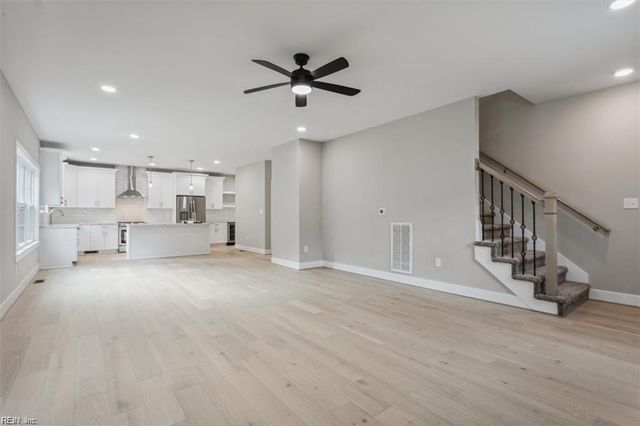 16 Madison LN S, Newport News, VA 23606