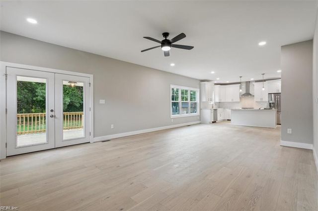 16 Madison LN S, Newport News, VA 23606