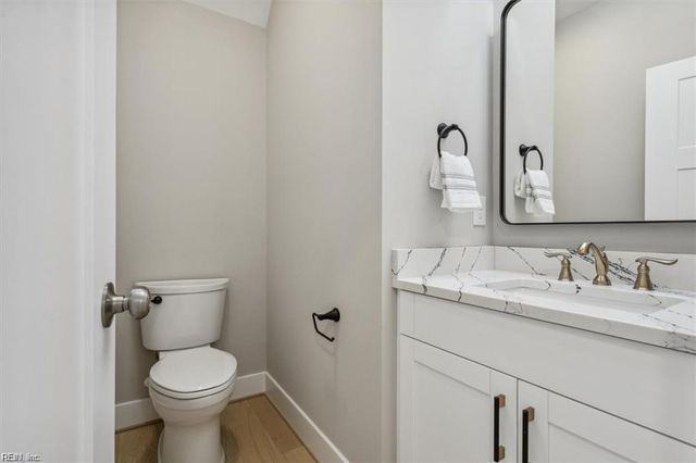 16 Madison LN S, Newport News, VA 23606