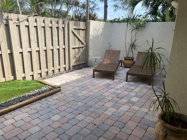 3090 S OAKLAND FOREST Drive 1901, Oakland Park, FL 33309