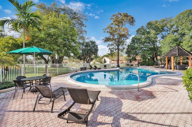 3090 S OAKLAND FOREST Drive 1901, Oakland Park, FL 33309