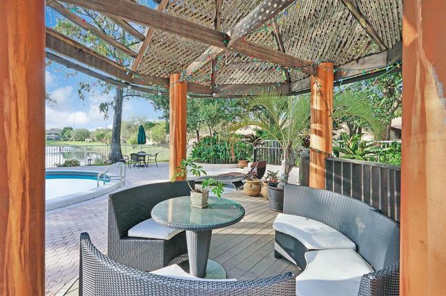 3090 S OAKLAND FOREST Drive 1901, Oakland Park, FL 33309