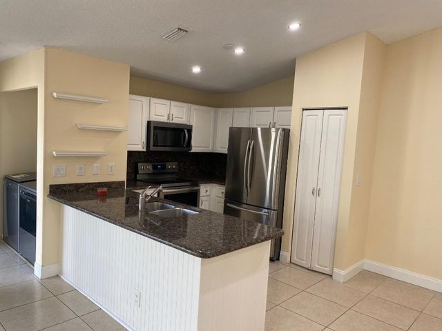 3090 S OAKLAND FOREST Drive 1901, Oakland Park, FL 33309
