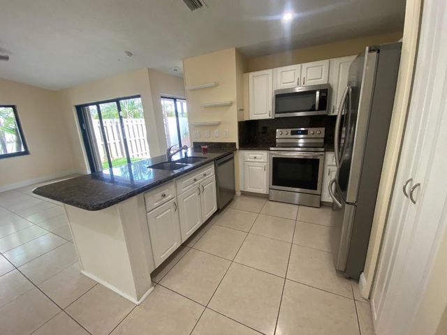 3090 S OAKLAND FOREST Drive 1901, Oakland Park, FL 33309