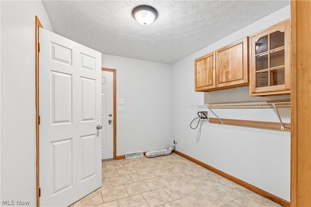 2145 Overland Avenue NE, Warren, OH 44483