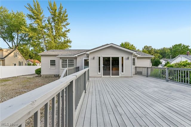2145 Overland Avenue NE, Warren, OH 44483