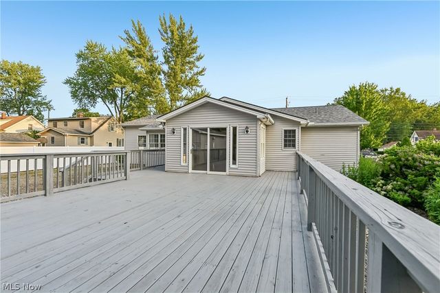 2145 Overland Avenue NE, Warren, OH 44483