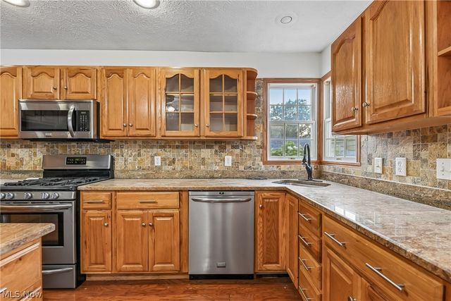 2145 Overland Avenue NE, Warren, OH 44483