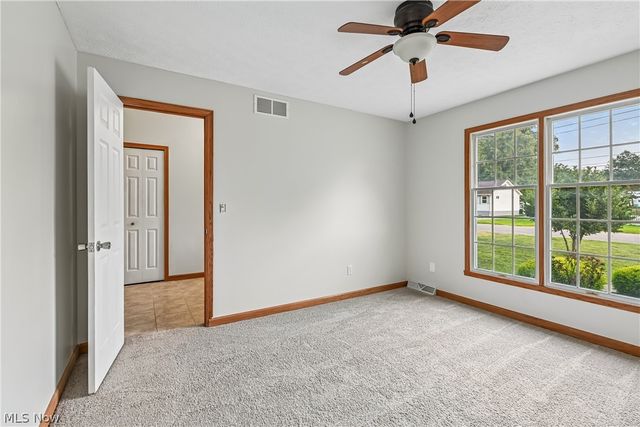 2145 Overland Avenue NE, Warren, OH 44483